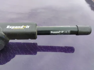 Accesorio cortasetos para desbrozadora