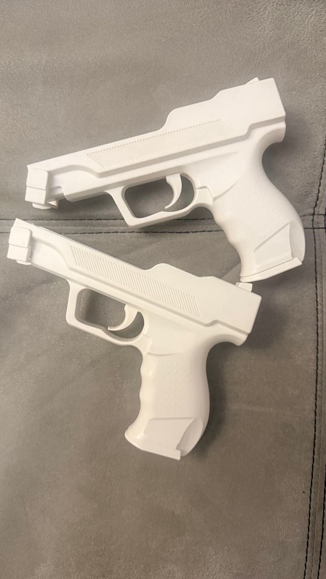 2 Pistolas Wii  + Juegos Madworld y Cocoto