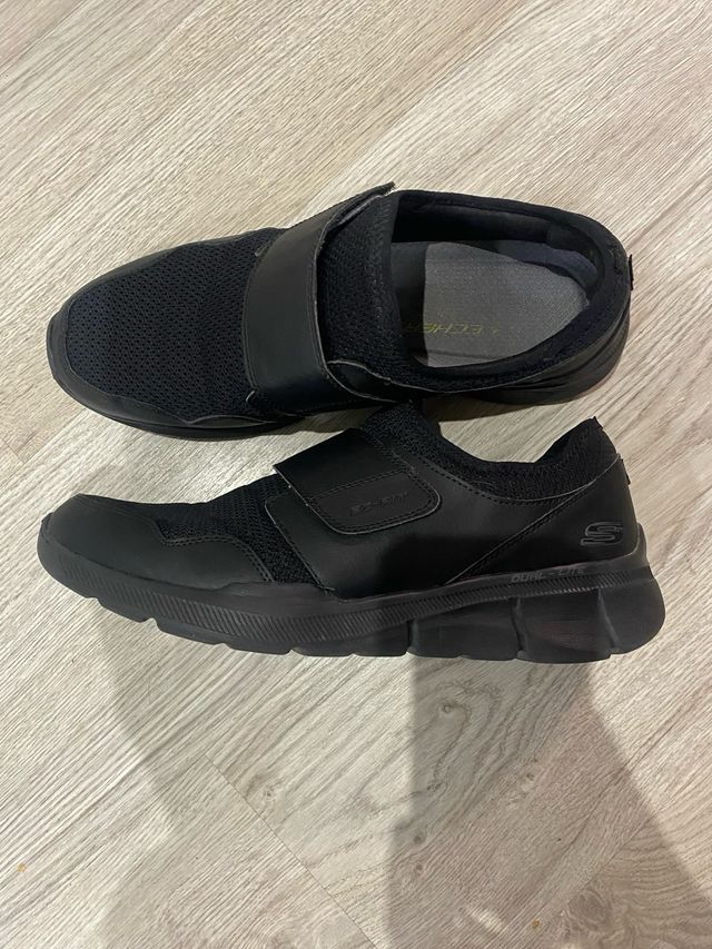 Deportivas Skechers Negras Cierre Velcro y regalo