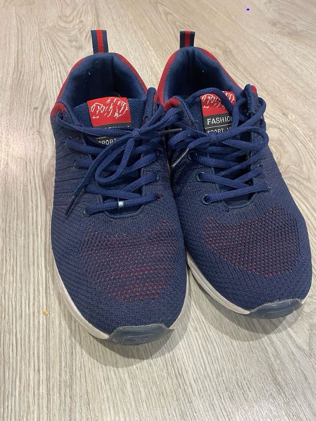 Deportivas Skechers Negras Cierre Velcro y regalo