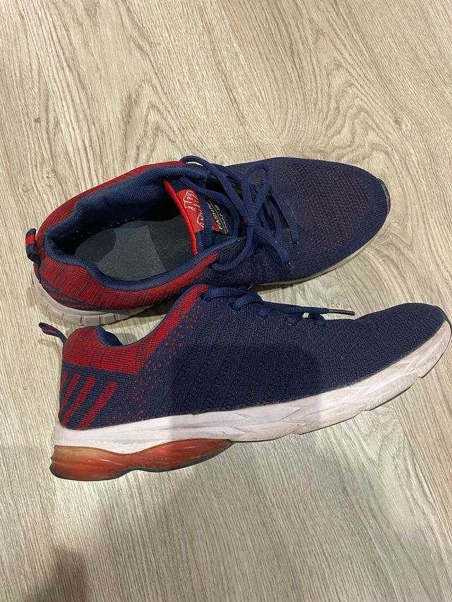 Deportivas Skechers Negras Cierre Velcro y regalo