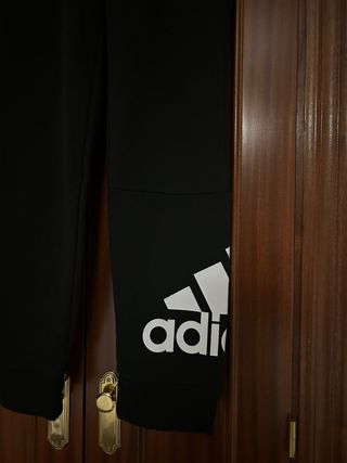 Pantalón chándal Adidas negro logo