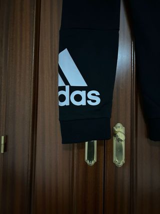 Pantalón chándal Adidas negro logo