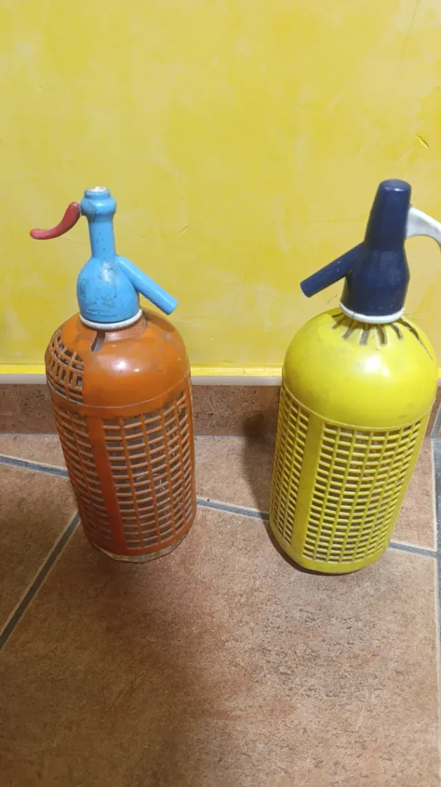 Sifón antiguo naranja y azul