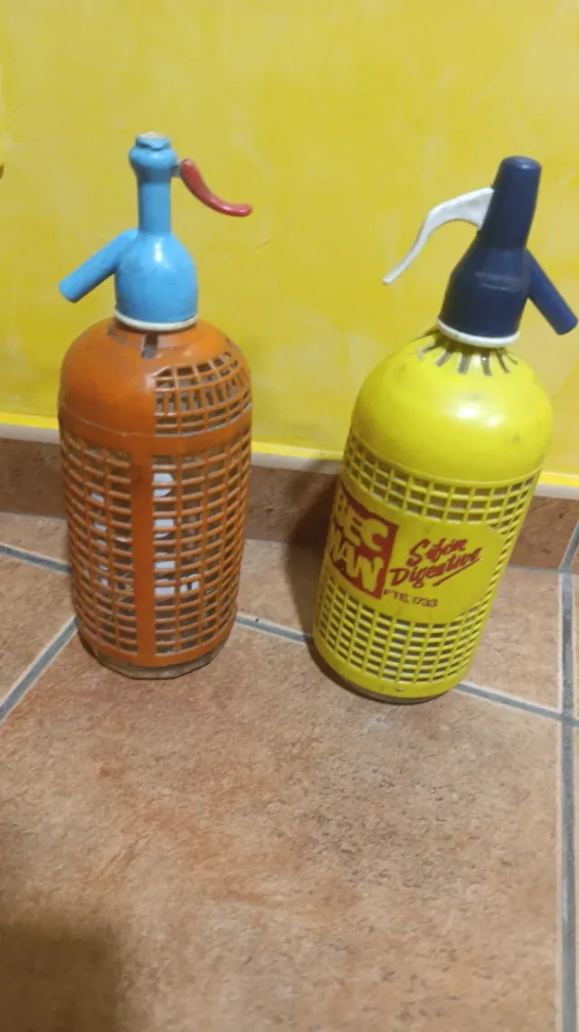 Sifón antiguo naranja y azul
