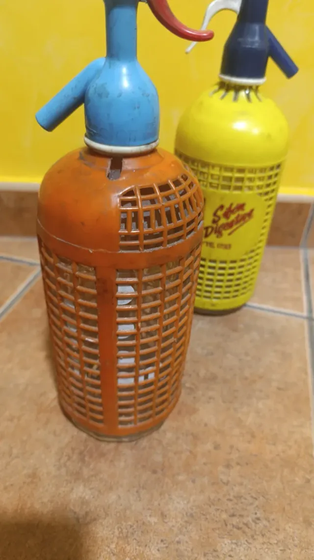 Sifón antiguo naranja y azul