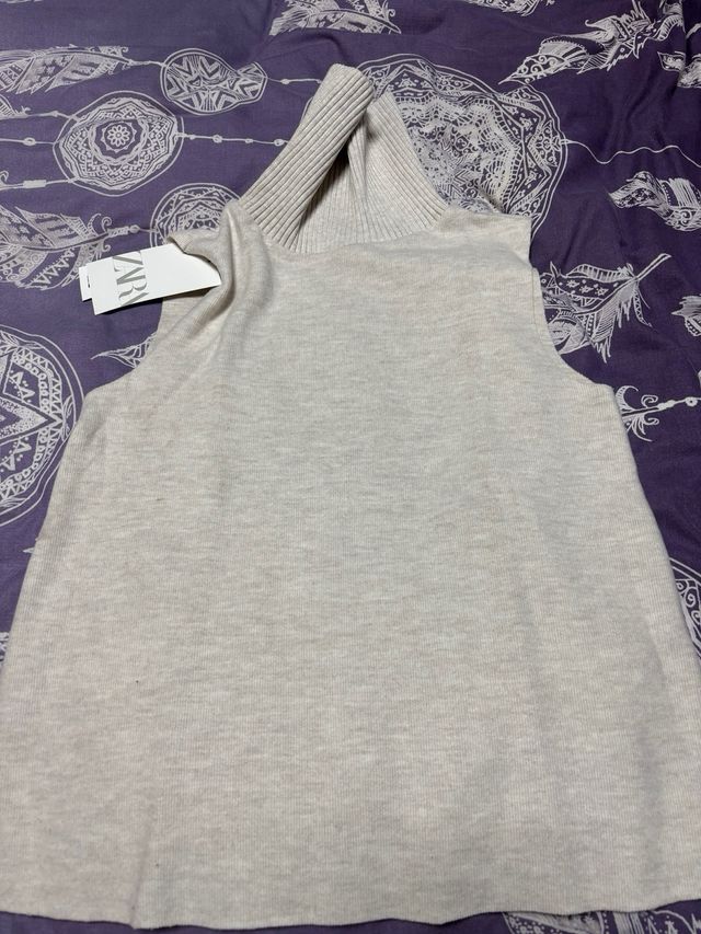 Zara Suéter sin mangas cuello alto Talla S