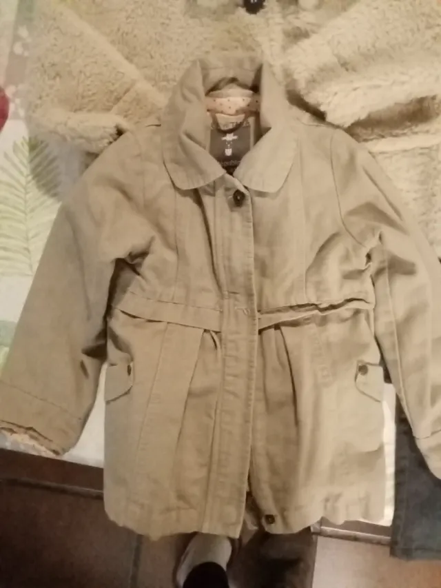 Lote Ropa Niña T2: Abrigos y Vaqueros