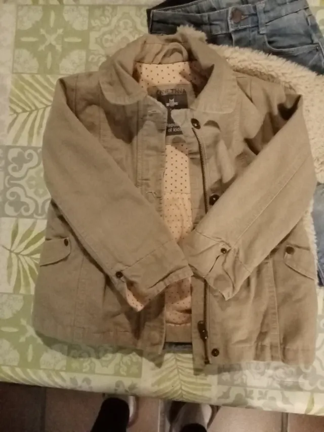 Lote Ropa Niña T2: Abrigos y Vaqueros