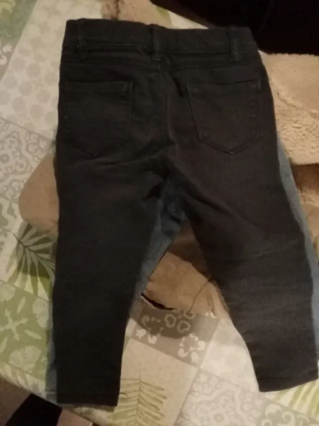 Lote Ropa Niña T2: Abrigos y Vaqueros