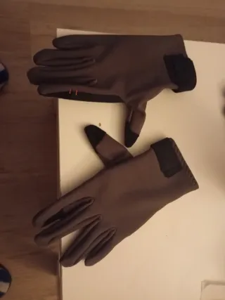 Guantes de caza marrones y negros
