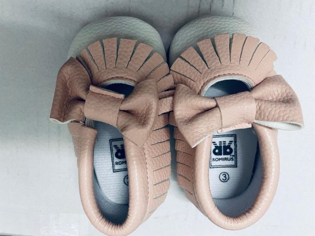Zapatos bebé Romirus rosa con lazo