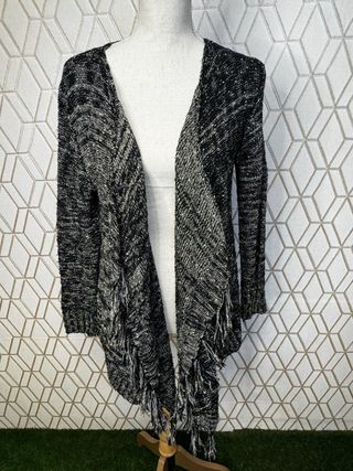 Chaqueta asimétrica con flecos