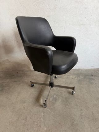 Silla de oficina giratoria negra