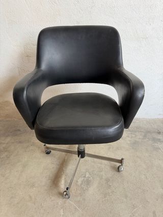 Silla de oficina giratoria negra