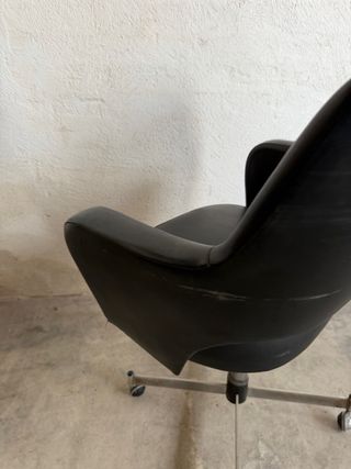 Silla de oficina giratoria negra