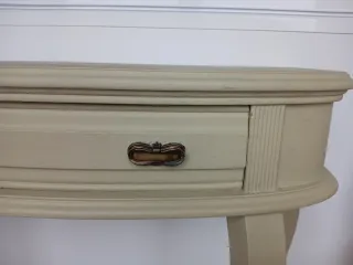 Mueble aparador pintado a la tiza. 80x83x31