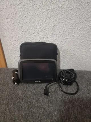 GPS TomTom con funda y cargador