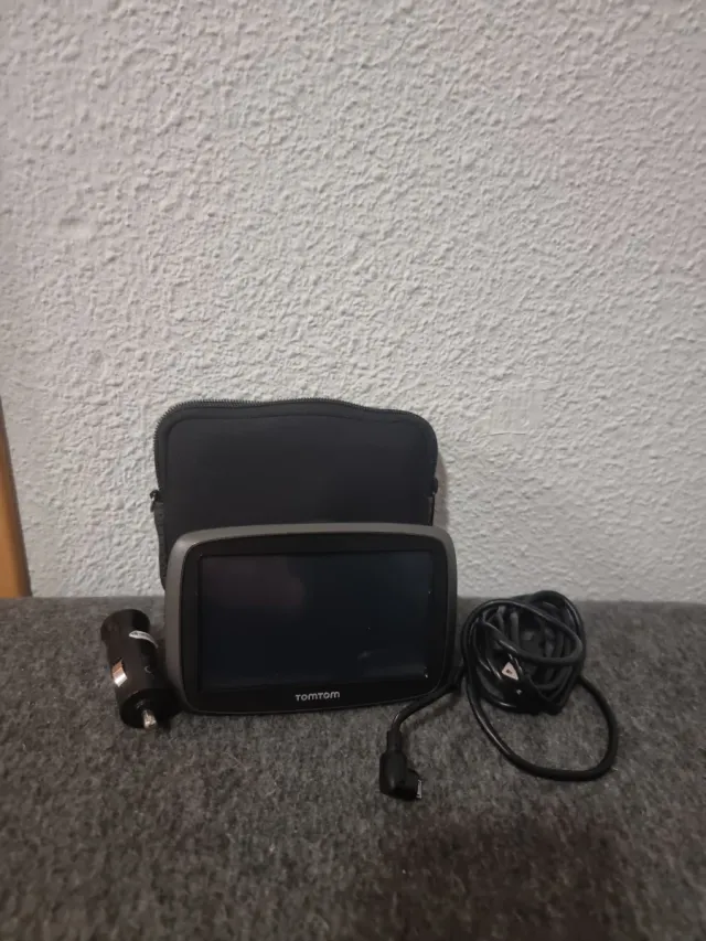 GPS TomTom con funda y cargador