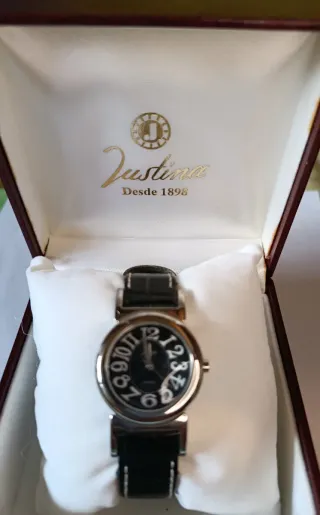 Reloj Justina Clásico Negro y Plateado. Nuevo