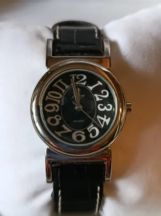 Reloj Justina Clásico Negro y Plateado. Nuevo