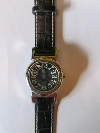 Reloj Justina Clásico Negro y Plateado. Nuevo