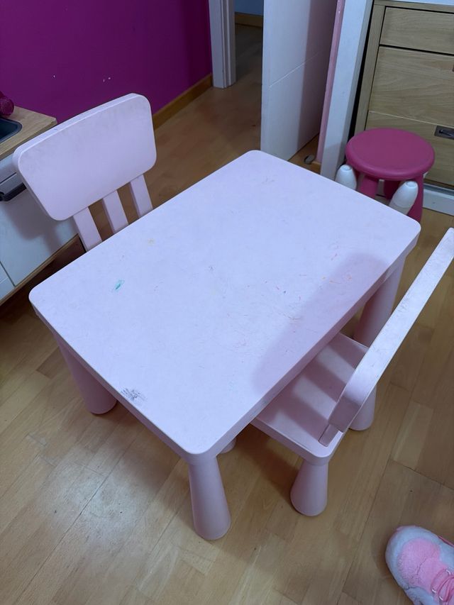 Set per bambini Ikea con tavolo e sedie