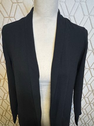 Levita negra elegante