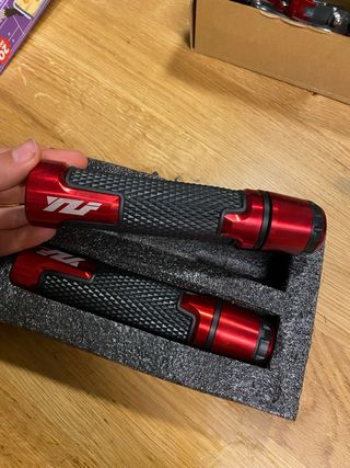 Tapones Manillar Moto SCUUBE Rojo YZF