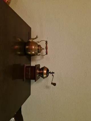 Mueble Antiguo con Antigüedades