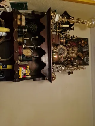 Mueble Antiguo con Antigüedades