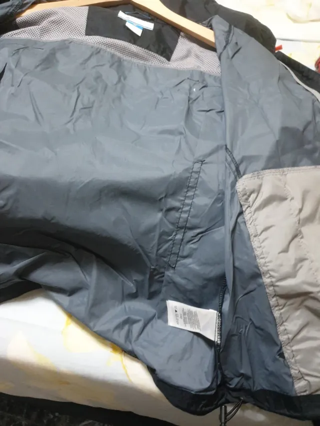 Chaqueta Columbia Negra y Gris Talla L