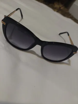 Occhiali da sole neri e oro