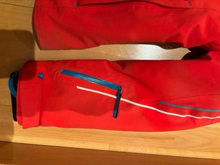 Anorak Esquí Mujer Salomon Rojo y Azul y pantalón