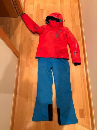 Anorak Esquí Mujer Salomon Rojo y Azul y pantalón