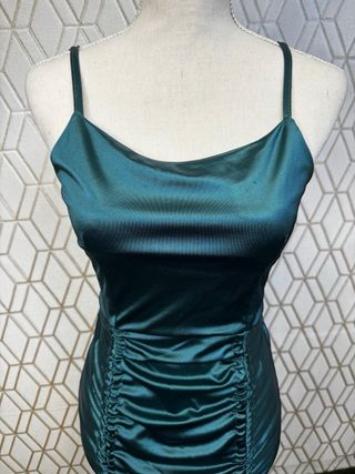 Vestido satén elástico verde
