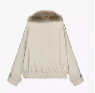 Trench corto color crudo water repellent