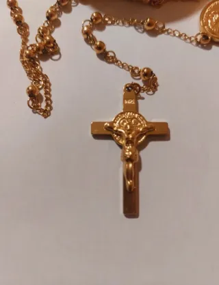 Rosario collar acero inoxidable baño oro18 estuche