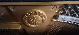 Piano de pared Yamaha UX 1ª Gen