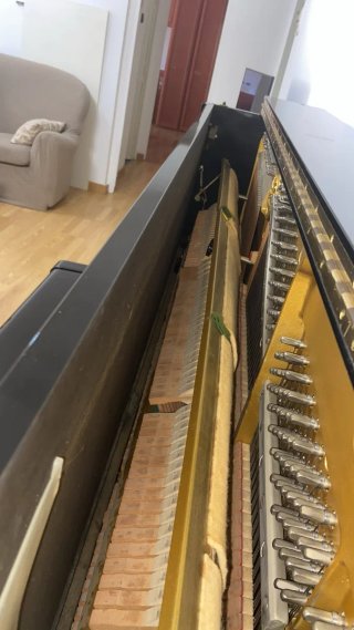 Piano de pared Yamaha UX 1ª Gen