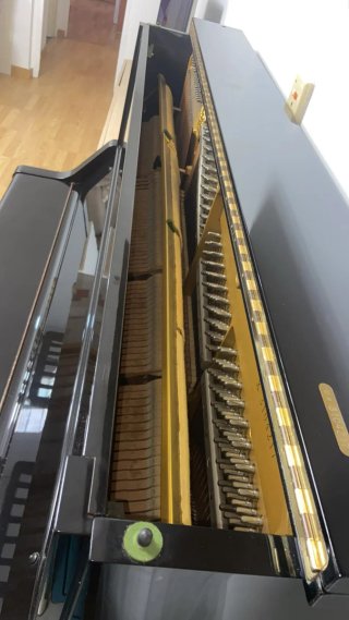 Piano de pared Yamaha UX 1ª Gen