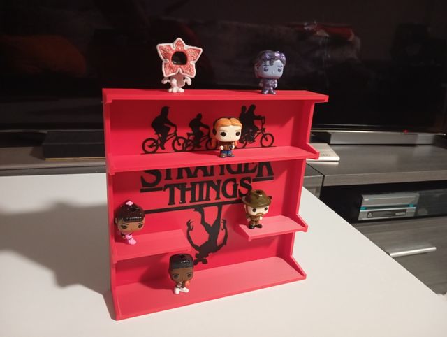 Expositor Figuras Stranger Things Kinder