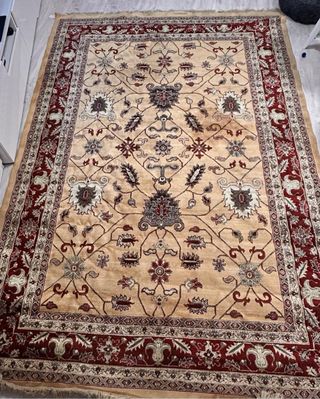 Alfombra Beige y Roja