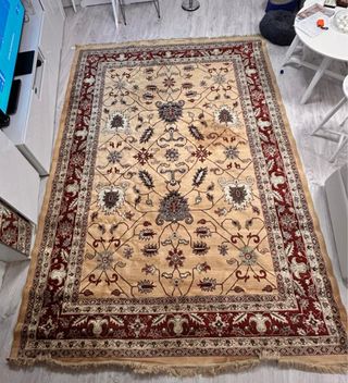 Alfombra Beige y Roja