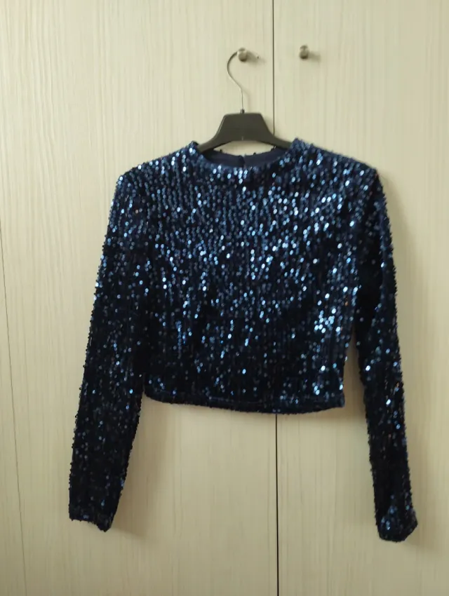 Top lentejuelas azul