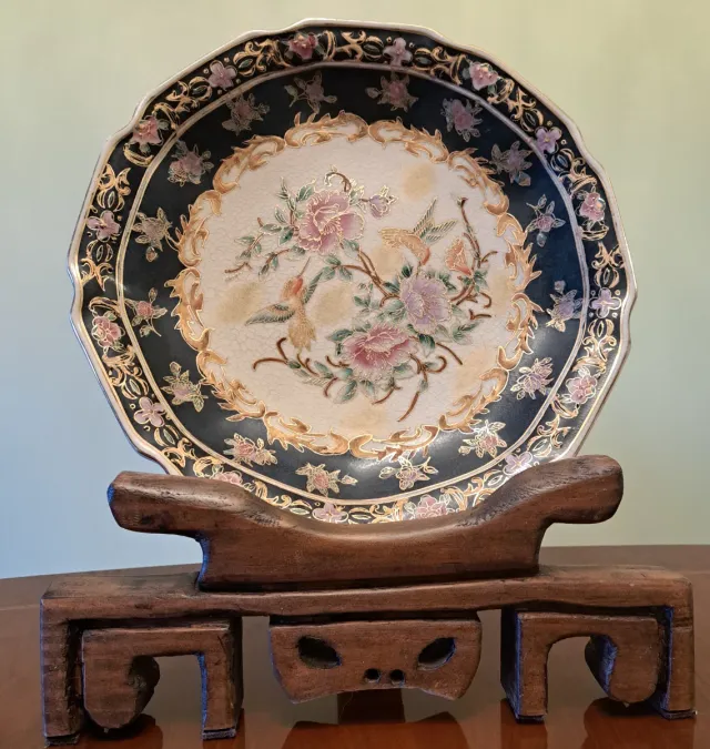 Plato decorativo con peana hecho a mano