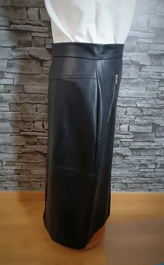 Falda larga polipiel negra Sfera L