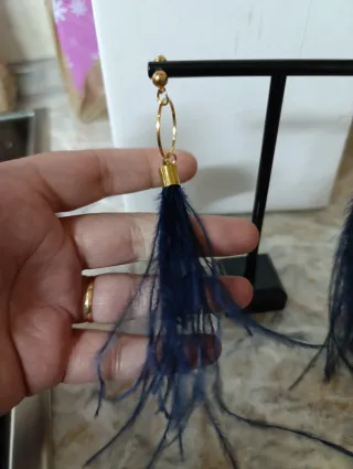 Pendientes largos plumas azul y dorado