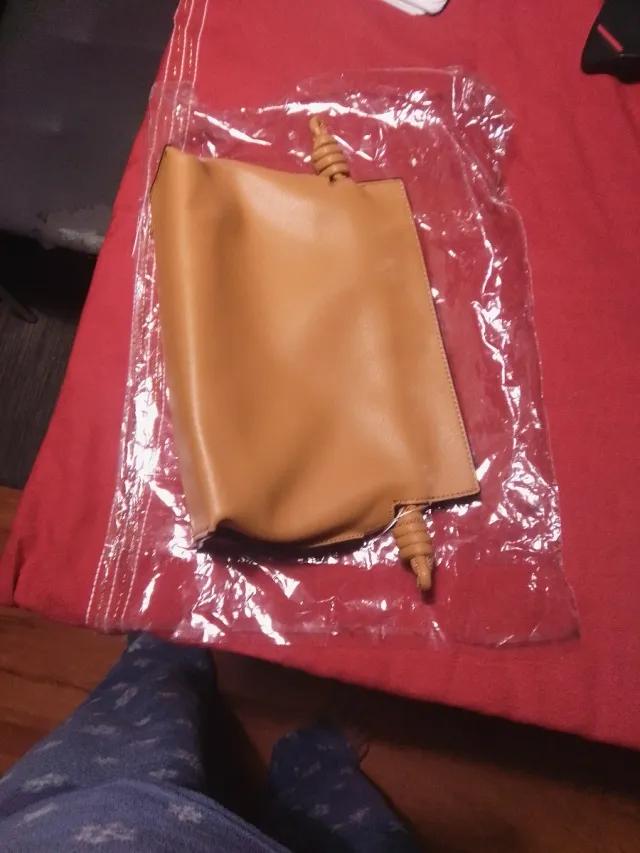 Bolso de piel marrón
