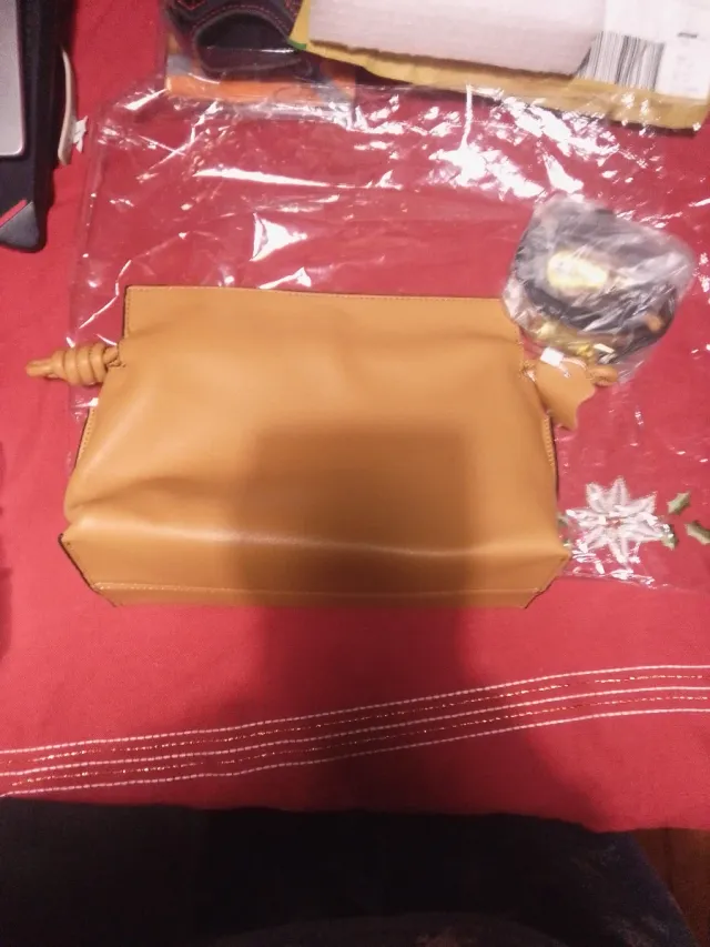 Bolso de piel marrón